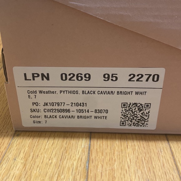 NEW IN BOX JustFab Pythios Black Caviar/Bright White Cold Weather boots - Size 7 - Picture 9 of 9